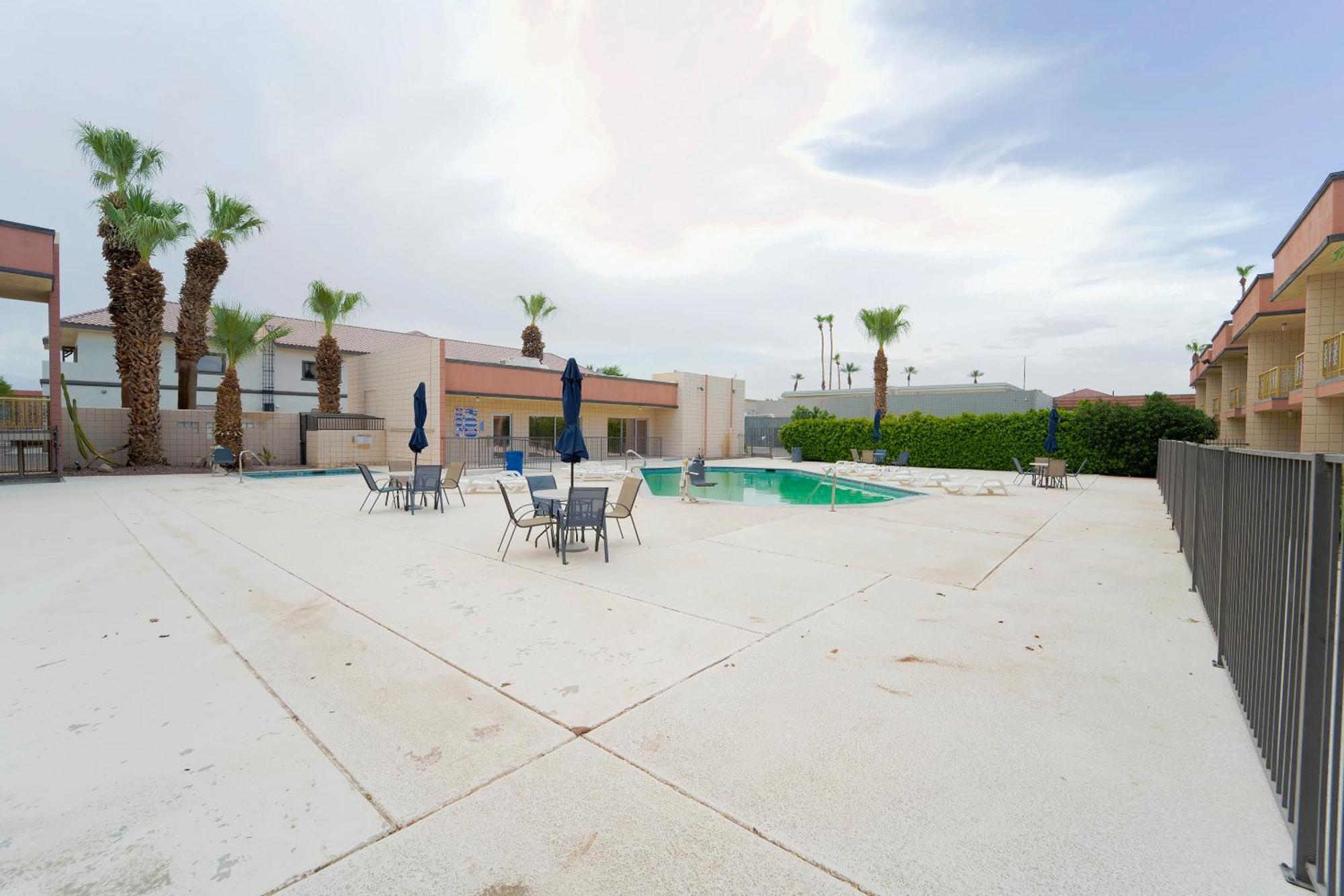 Royal Plaza Inn Indio Dış mekan fotoğraf